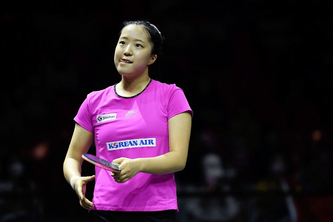 露了一些问 露了一些问