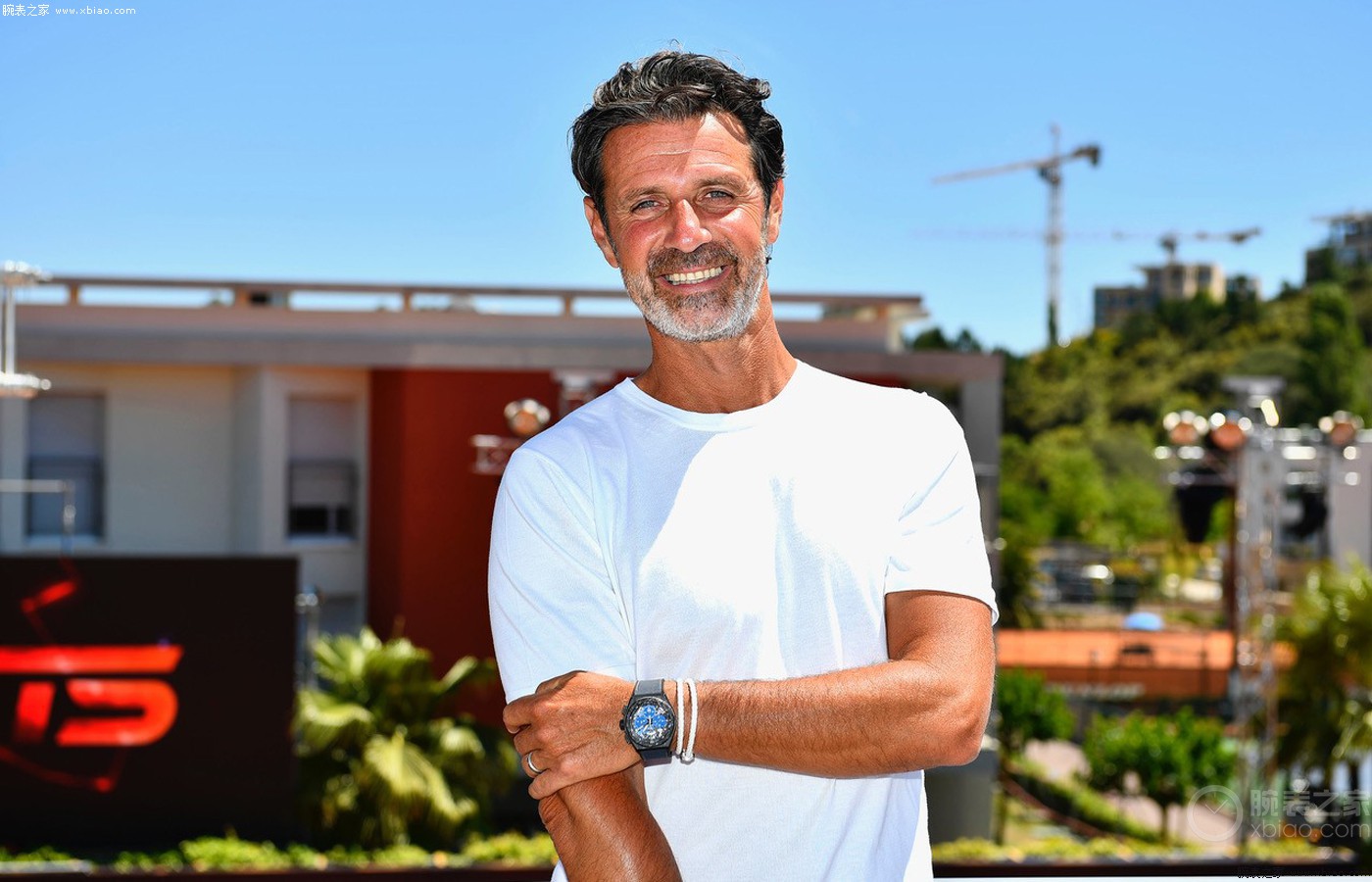 在压力下的 在压力下的