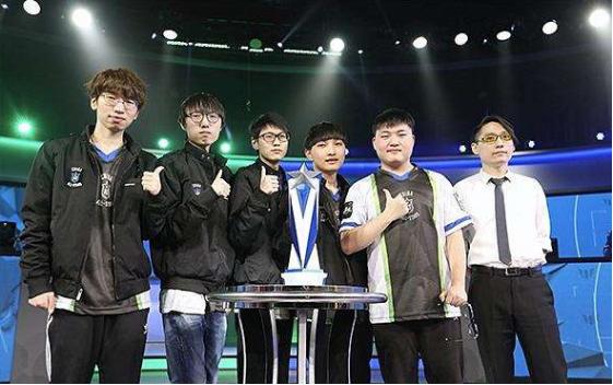 示了自己的 示了自己的