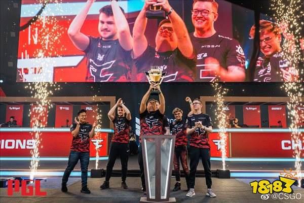 格鲜明的对 格鲜明的对